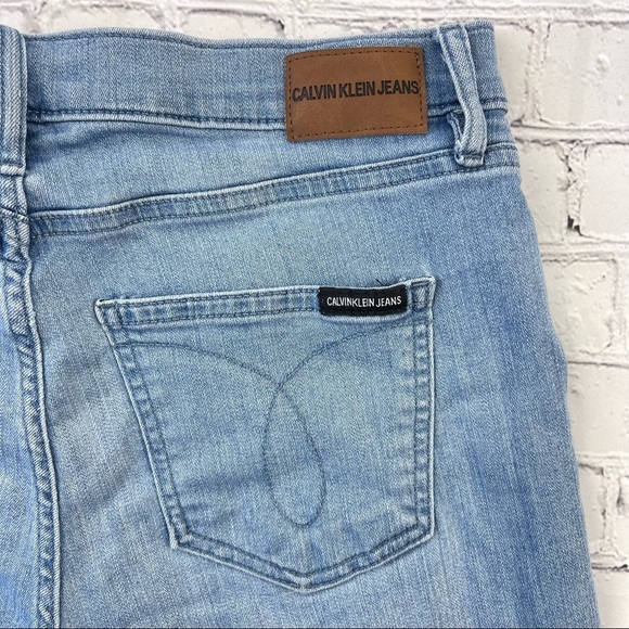 Calvin Klein Jeans Woman’s Cut Off Light Blue Mid rise Jean shorts distressed 30 - Picture 6 of 12